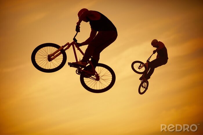 Papier peint  Acrobaties sur vélos de course