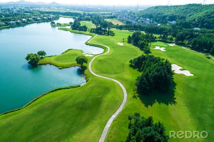 Papier peint  Aerial view of golf course and water