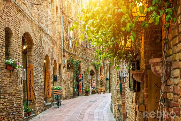 Papier peint  Allée dans la vieille ville, San Gimignano, Toscane, Italie