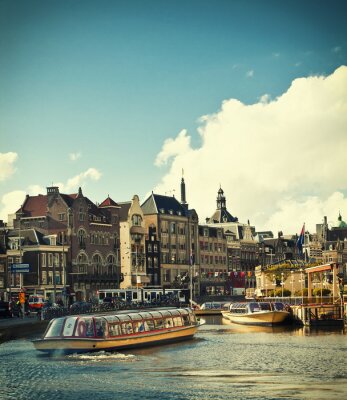 Amsterdam ensoleillée et le canal