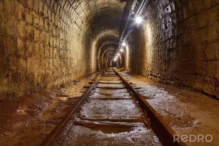 Papier peint  Ancien tunnel dans une mine