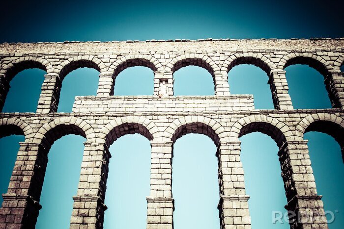Papier peint  Aqueduc ancien en Espagne