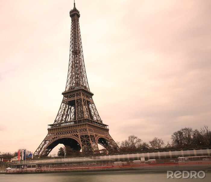 Papier peint  Architecture ancienne au bord du fleuve
