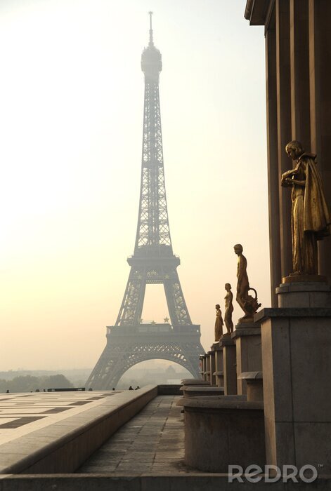 Papier peint  Architecture parisienne sous le brouillard