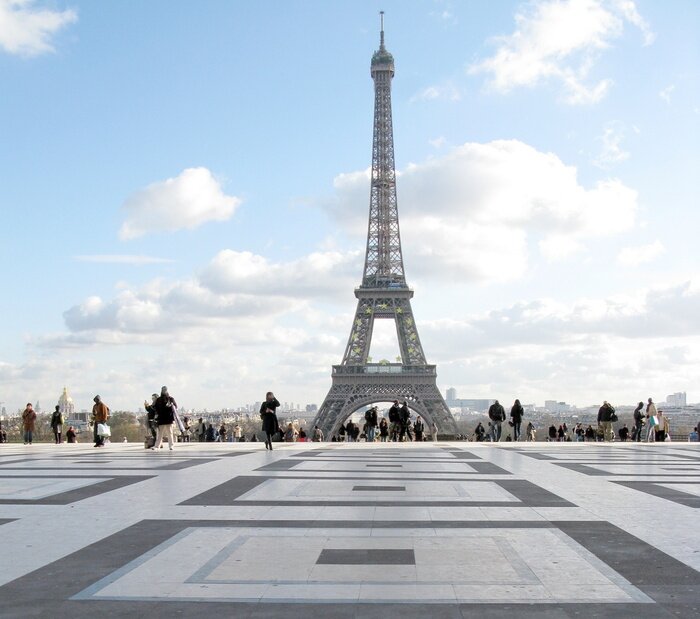 Papier peint  Architecture parisienne sur fond de nuages