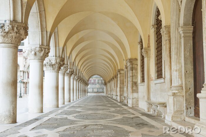 Papier peint  Archway sous le Palais des Doges à San Marco Square (Venise, Italie). Horizontalement.