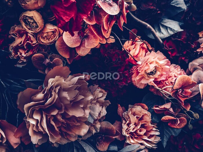 Papier peint  Artificial flowers wall background with vintage style