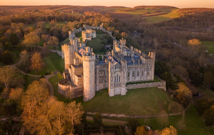 Papier peint  Arundel Castle, Arundel, West Sussex, England, United Kingdom. Bird Eye View