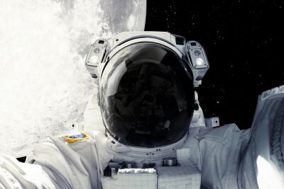 Astronaute prenant un selfie