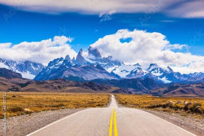 Papier peint  Autoroute vers les montagnes