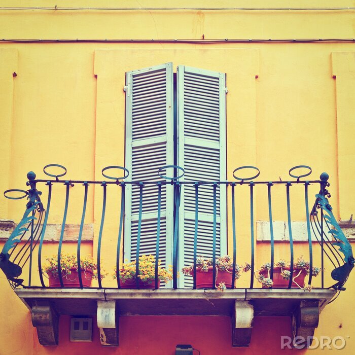 Papier peint  Balcon devant une fenêtre couleur menthe