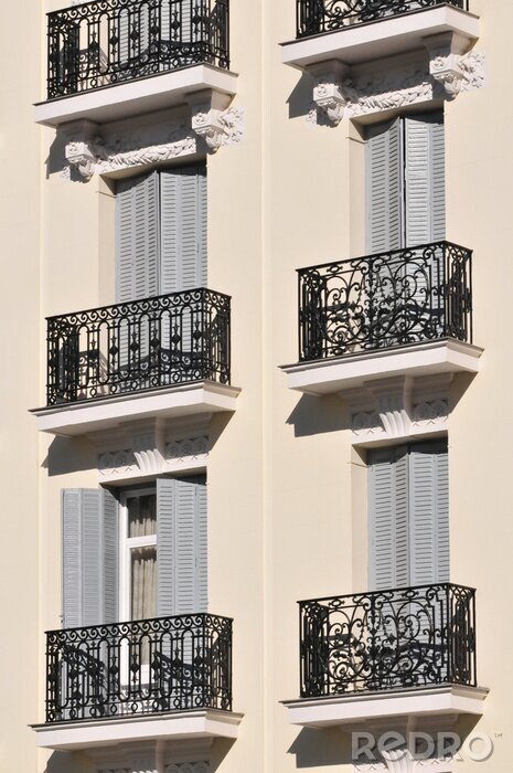 Papier peint  Balcons et volets noirs