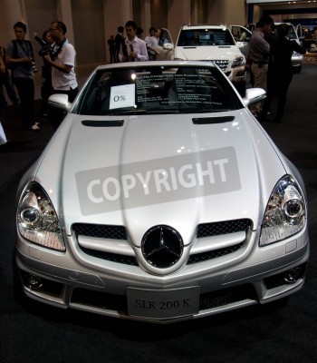 Papier peint  BANGKOK - Décembre 2: Daimler Benz montrant la dernière version de la Mercedes Benz SLK 200 K au Motor Expo, Impact le 2 Décembre, 2010 à Bangkok, Thaïlande.