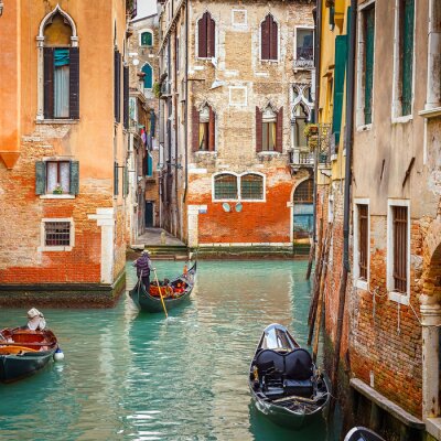 Bâtiments avec de belles couleurs à Venise