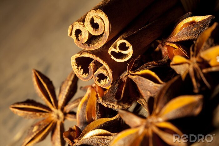 Papier peint  Bâtons de cannelle et anis