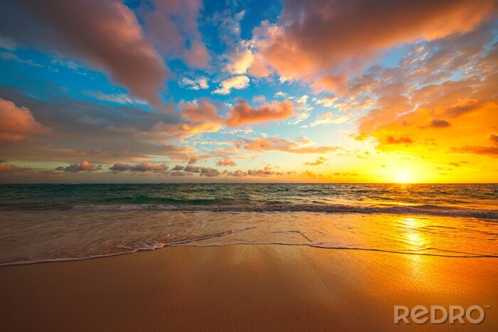 Papier peint  Beach sunrise over the tropical sea