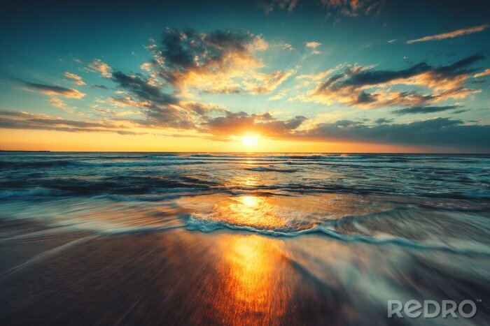 Papier peint  Beau lever de soleil sur la mer