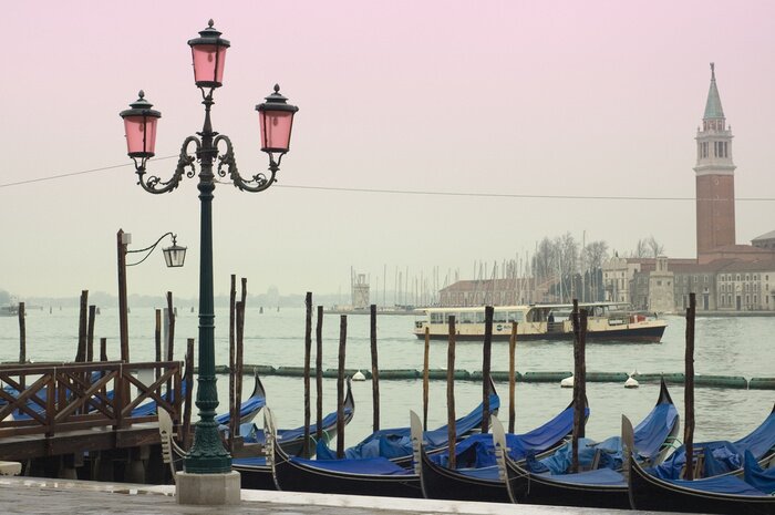 Papier peint  Beau réverbère et gondoles