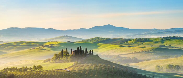 Papier peint  Beautiful foggy landscape in Tuscany, Italy