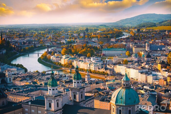 Papier peint  Beautiful of Aerial panoramic view in a Autumn season at a historic city of Salzburg with Salzach river in beautiful golden evening light sky and colorful of autumn at sunset, Salzburger Land, Austria