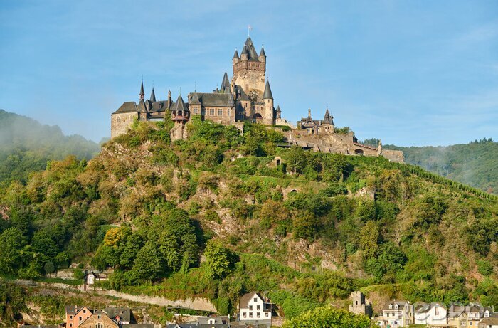 Papier peint  Beautiful Reichsburg castle on a hill in Cochem, Germany