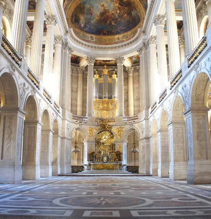 Papier peint  Belle chapelle avec colonnes