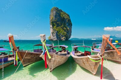 Papier peint  Belle plage et Longtail Bateaux à Krabi, Thaïlande