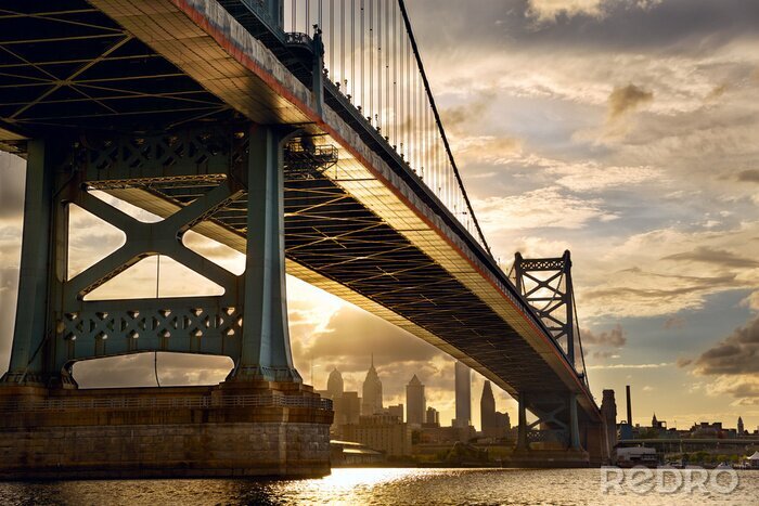 Papier peint  Ben Franklin Bridge above Philadelphia skyline at sunset, US