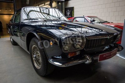 Papier peint  BERLIN - 10 mai 2015: Voiture de sport Maserati Kyalami (Tipo 129). 28 Berlin-Brandebourg Jour Oldtimer