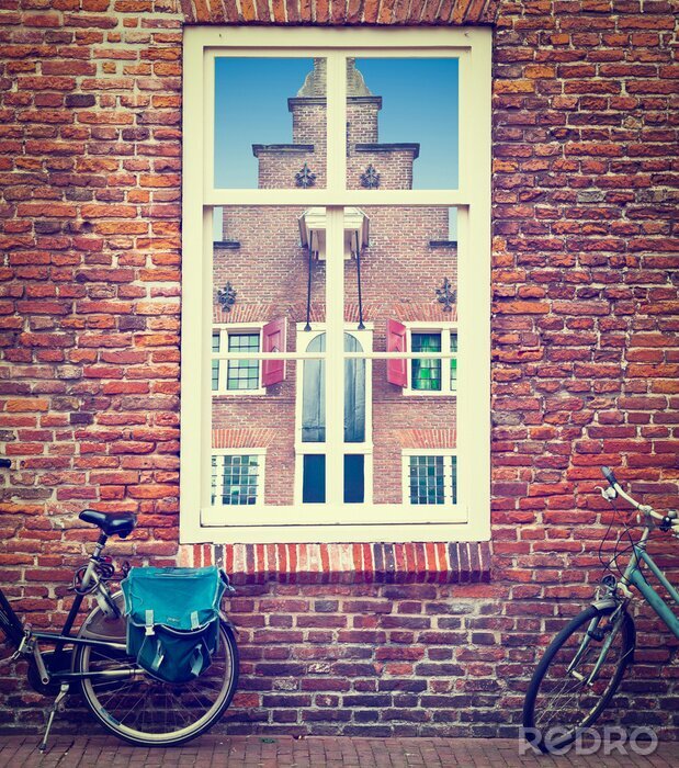 Papier peint  Bicyclettes devant une fenêtre à Amsterdam