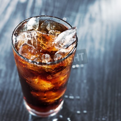 Papier peint  Boisson brune dans un verre