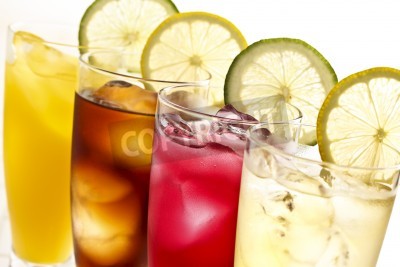 Papier peint  Boissons avec de la glace de différentes couleurs