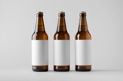 Bouteilles de bière avec des étiquettes vides