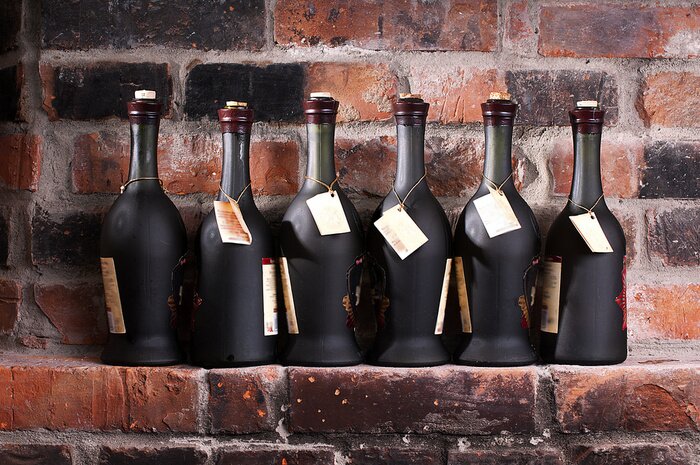 Papier peint  Bouteilles de vin élégantes