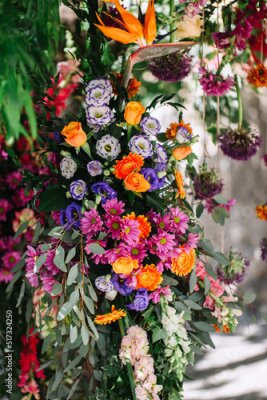 Papier peint  Bright Italian floral decor of multi-colored flowers, hanging flowers against the background. Strelitzia, pink chrysanthemums, gerberas, orange roses, eustoma.