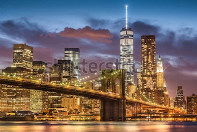 Papier peint  Brooklyn Bridge at twilight time, New York City, USA