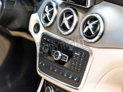 Papier peint  BUCAREST, ROUMANIE - 31 octobre 2014: Mercedes Benz GLA 200 Vue intérieure. Fondée en 1926, est un fabricant d'automobile de luxe allemand, une division multinationale du constructeur allemand Daimler