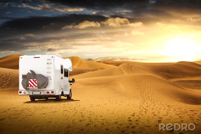 Papier peint  Camping-car dans le désert
