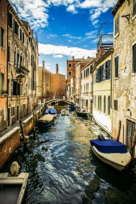 Papier peint  Canal à Venise et bateaux à moteur