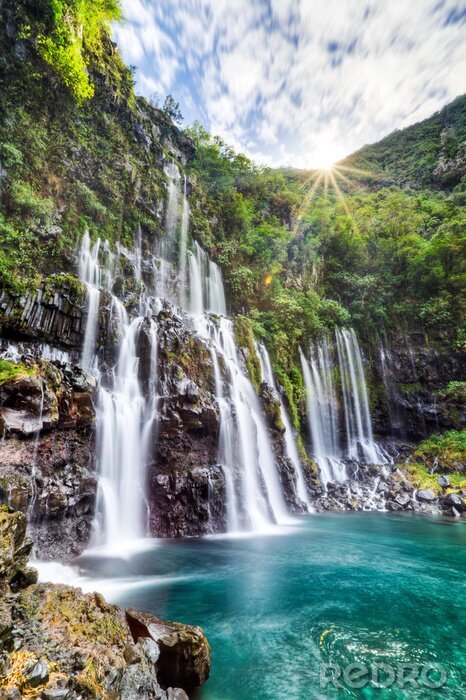 Papier peint  Cascade se jetant dans le lac