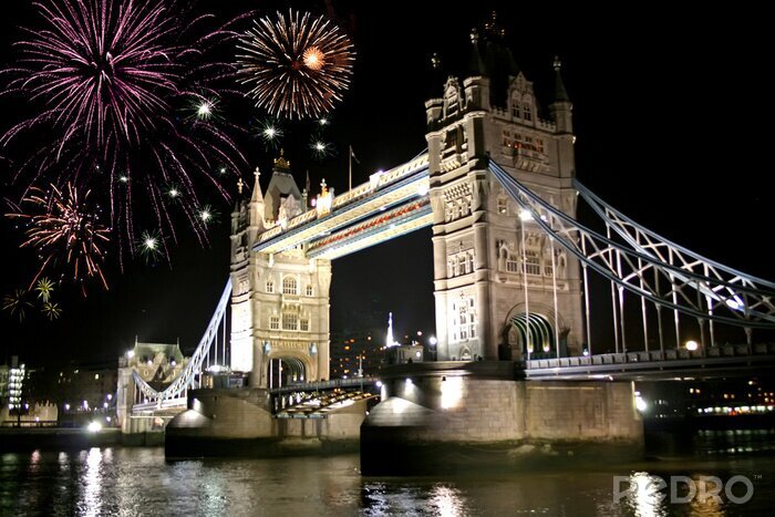 Papier peint  célébration feu d'artifice sur la tour pont la nuit