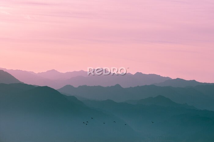 Papier peint  Chaîne de montagnes contre le ciel rose