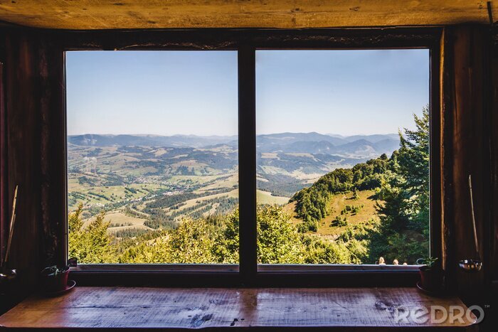 Papier peint  Champ d'été et montagnes vues à travers la fenêtre
