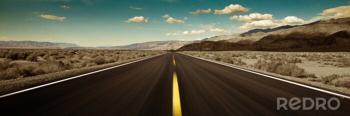 Papier peint  Champs désertiques et route rétro