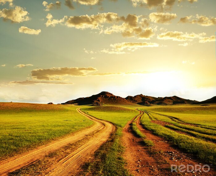 Papier peint  Champs et collines contre le ciel