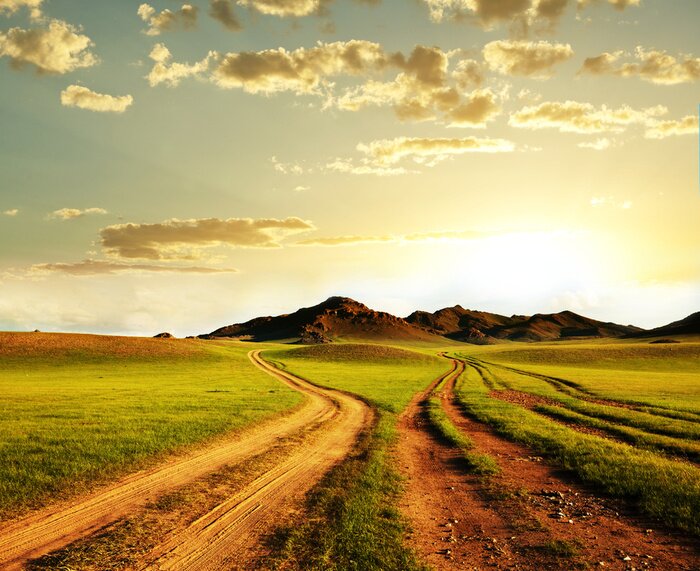 Papier peint  Champs et collines contre le ciel