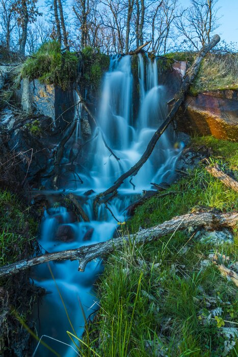 Papier peint  Chute d'eau à l'ombre
