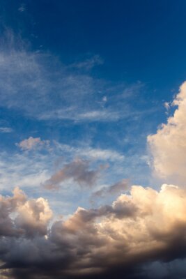 Papier peint  Ciel bleu marine avec des nuages blancs