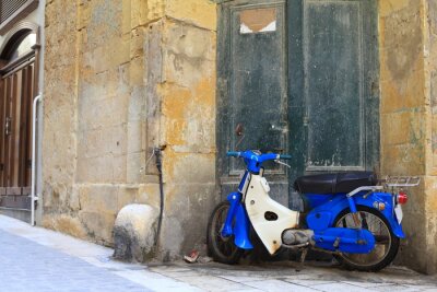 Papier peint  Classic Italian urban scene with scooter