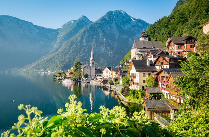 Papier peint  Classic view of Hallstatt in summer, Austria